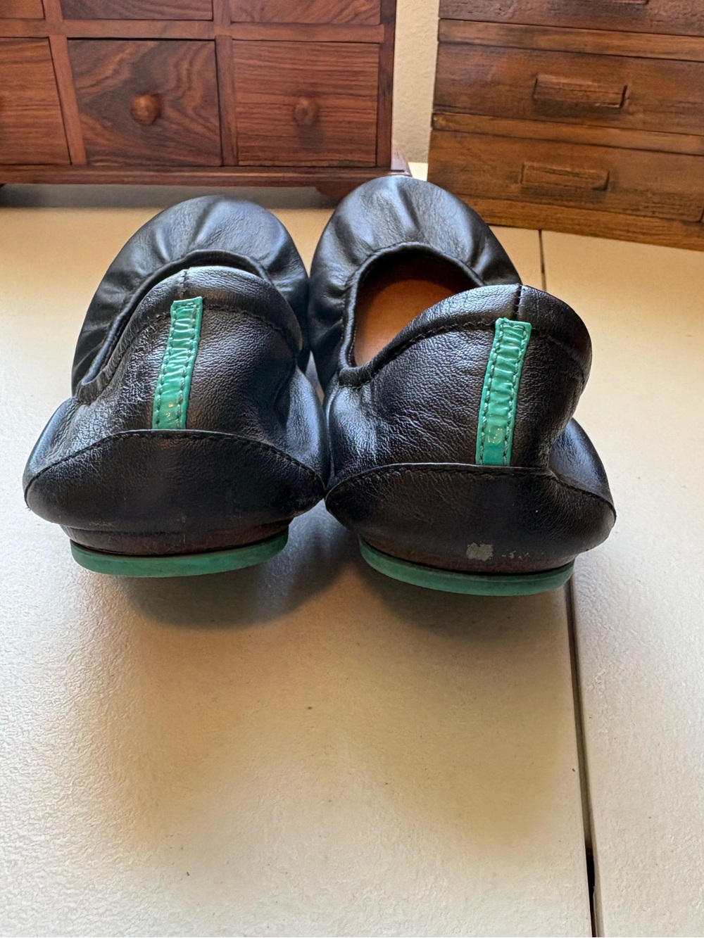 Tieks matte black ballet flats packable size 8 - Picture 5 of 9